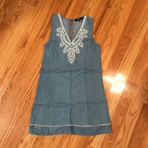 Sleeveless shift dress